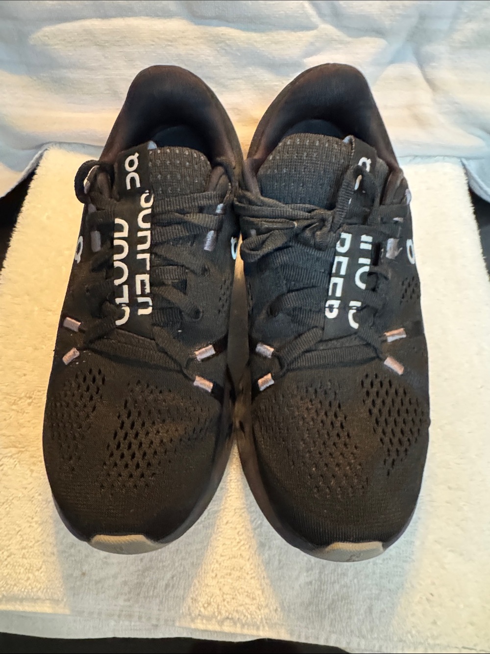 Women’s Size 8 OnCloud Cloudrunner 2